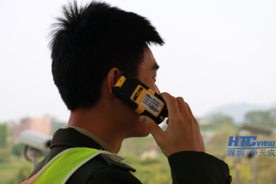 班长用手持对讲终端与收费员/监控中心流畅通话 班长用手持对讲终端与收费员/监控中心流畅通话